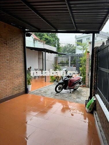 Nhà 135m2 hẻm xe hơi có sân vườn to đừong Huỳnh Văn Lũy sổ riêng mới