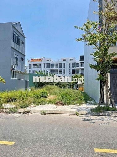 Khu E Kim Long còn sốt lại 1 lô Đông Nam vị trí đối diện Trường Học