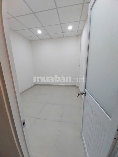 Nhà Phạm Văn Bạch 4,3x14m, trệt + lửng, sổ hồng riêng, gần sân bay