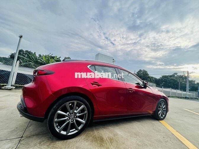 Mazda3 1.5 sx 2022 sport hatback premium zin 100%