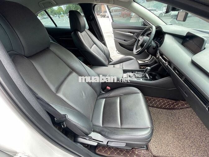 Mazda 3 2022 1.5L Luxury - 50000 km