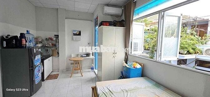 🧧 1 phòng ngủ cửa sổ trời to như hình