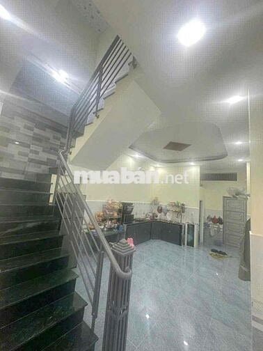 Mới xây mới keng trệt lầu 4.2*18; 3pn có 2 máy lạnh