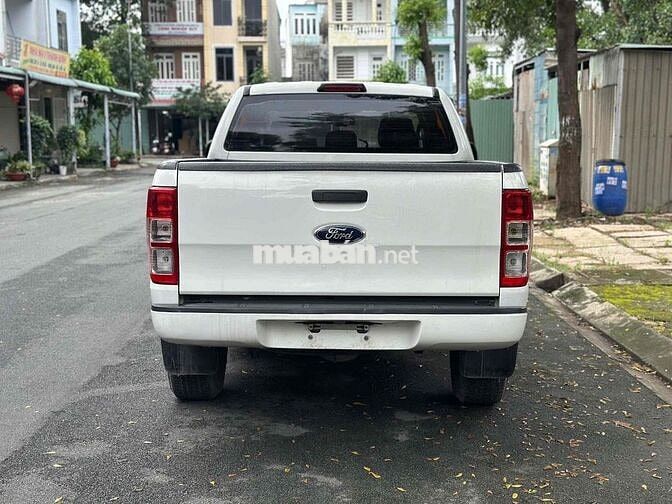 Ford Ranger 2015 XLS 2.2L 4x2 AT Form mới