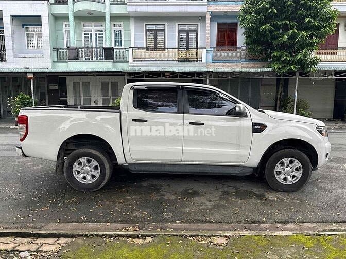 Ford Ranger 2015 XLS 2.2L 4x2 AT Form mới