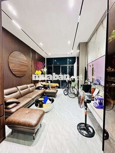 BÁN NHÀ 6 TẦNG PHỐ CHU HUY MÂN, SÀI ĐỒNG NỘI THẤT ĐẸP CẠNH Ô TÔ TRÁNH