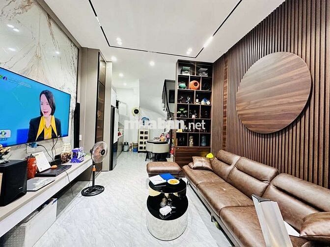 BÁN NHÀ 6 TẦNG PHỐ CHU HUY MÂN, SÀI ĐỒNG NỘI THẤT ĐẸP CẠNH Ô TÔ TRÁNH