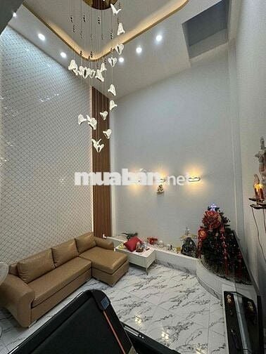 nhà 1trệt 3 lầu 1 sân thượng full nội thất hxt 1/