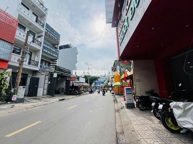 CHo thuê nhà nguyên căn mặt tiền đường Luỹ bán bích 8x18m trống suốt