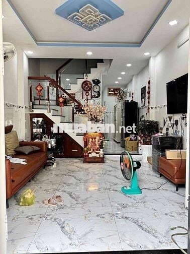 NHÀ SÁT QUẬN 8 1 LẦUMỚI ĐẸP Ở LIỀN ĐÚC 1 LẦU XÃ BÌNH HƯNG. BÌNH CHÁNH.