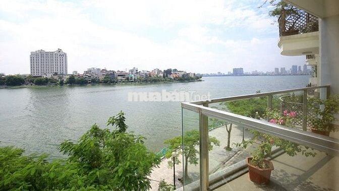 Cho thuê Căn hộ cao cấp 4 ngủ mặt phố Quảng An, view Hồ, giá 40 triệu