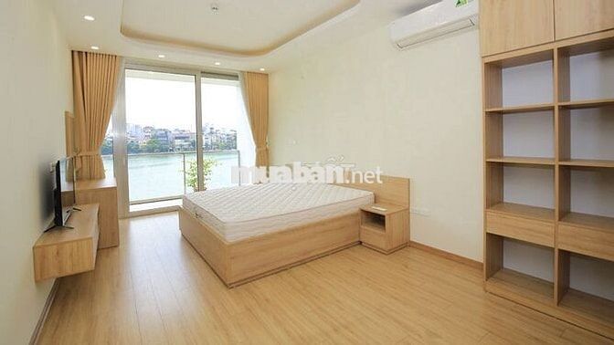 Cho thuê Căn hộ cao cấp 4 ngủ mặt phố Quảng An, view Hồ, giá 40 triệu
