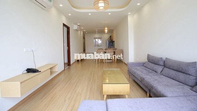 Cho thuê Căn hộ cao cấp 4 ngủ mặt phố Quảng An, view Hồ, giá 40 triệu