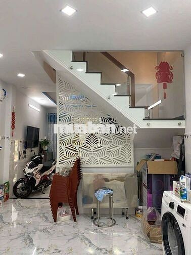 NHÀ SÁT QUẬN 8 1 LẦUMỚI ĐẸP Ở LIỀN ĐÚC 1 LẦU XÃ BÌNH HƯNG. BÌNH CHÁNH.