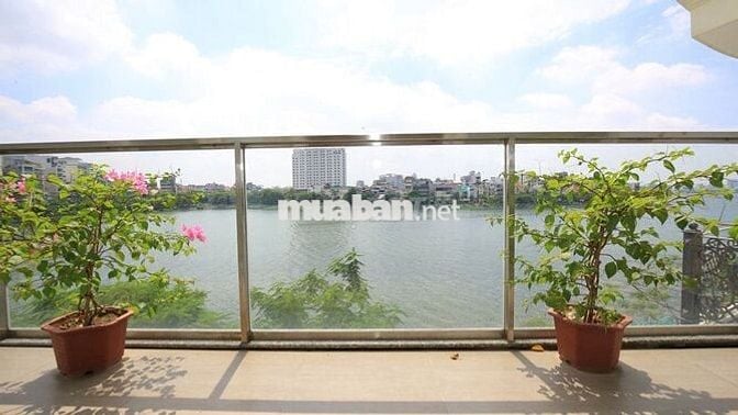 Cho thuê Căn hộ cao cấp 4 ngủ mặt phố Quảng An, view Hồ, giá 40 triệu