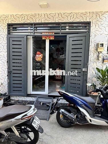 NHÀ SÁT QUẬN 8 1 LẦUMỚI ĐẸP Ở LIỀN ĐÚC 1 LẦU XÃ BÌNH HƯNG. BÌNH CHÁNH.