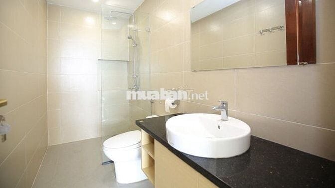 Cho thuê Căn hộ cao cấp 4 ngủ mặt phố Quảng An, view Hồ, giá 40 triệu