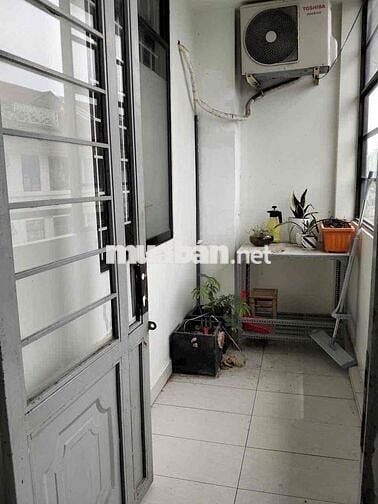 CHO THUÊ CH 2PN, 1WC, CÓ BAN CÔNG, NỘI THẤT CĂN BẢN, KDC NAM LONG, TRẦ