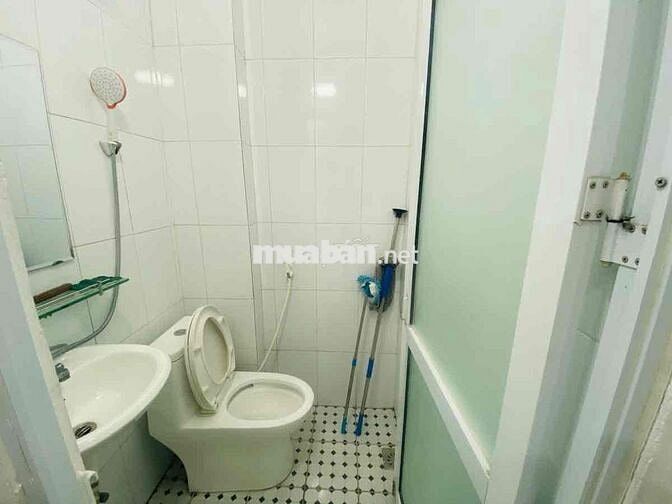 chính chủ cần bán nhanh sổ đỏ riêng xây 20mét , 4 tầng mặt tiền 4 mét