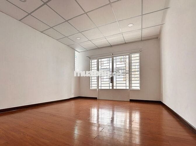 Cho thuê Q6. MT 7,4m. Xe oto vào nhà. sáng thoáng. Hẻm rộng, sạch,suốt