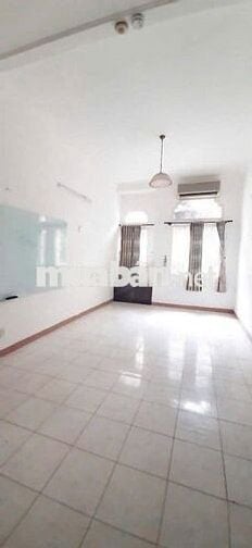 Cho Thuê Nhà Đường Hồ Văn Huê, Phú Nhuận ( Ngang 8.2m - Nhà Rộng )