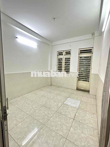 Cho thuê nhà hẻm lớn Nguyễn Hữu Cảnh, BT. DT 60m 4 tầng (5PN, 4WC, 1B)