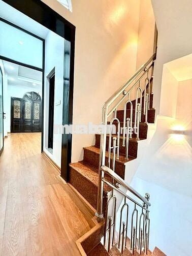 BÁN NHÀ ĐỐNG ĐA - GẦN PHỐ - SỔ VUÔNG ĐẸP - Ở NGAY