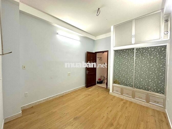 Cho thuê nhà hẻm lớn Nguyễn Hữu Cảnh, BT. DT 60m 4 tầng (5PN, 4WC, 1B)