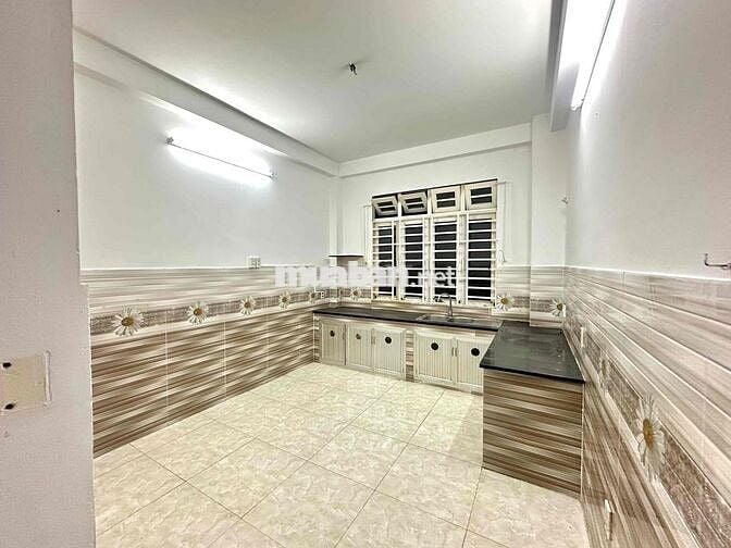 Cho thuê nhà hẻm lớn Nguyễn Hữu Cảnh, BT. DT 60m 4 tầng (5PN, 4WC, 1B)