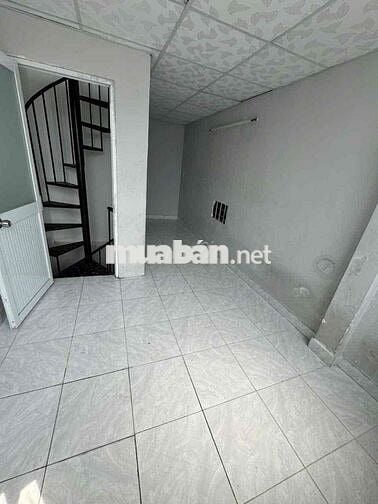 Nhà 2 lầu, điện nước đều giá chính thức chỉ 3tr2