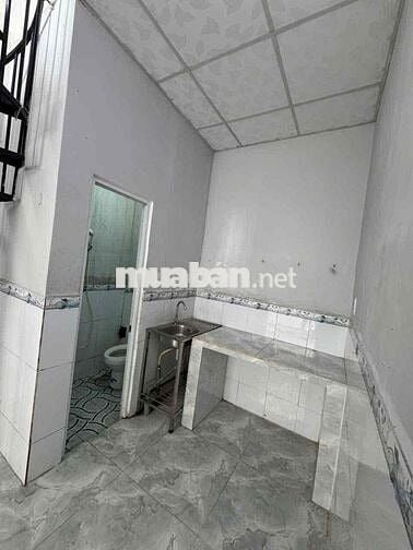 Nhà 2 lầu, điện nước đều giá chính thức chỉ 3tr2