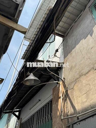 Nhà 2 lầu, điện nước đều giá chính thức chỉ 3tr2