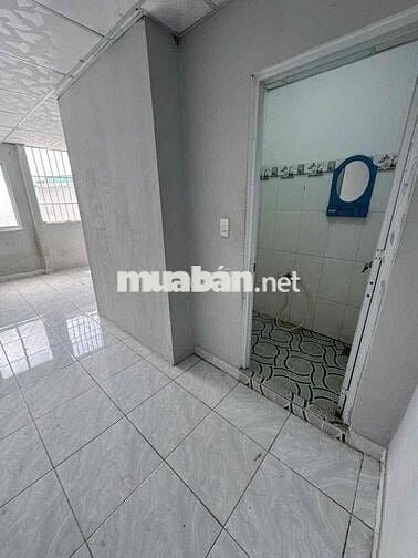 Nhà 2 lầu, điện nước đều giá chính thức chỉ 3tr2