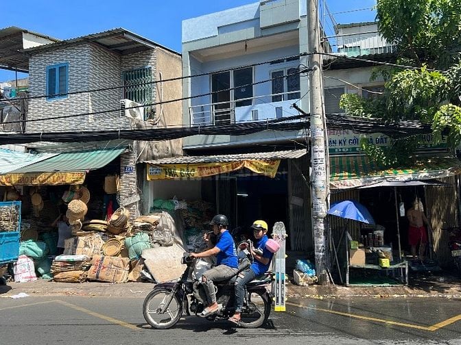 Cần bán gấp nhà mặt tiền đường Hương Lộ 2