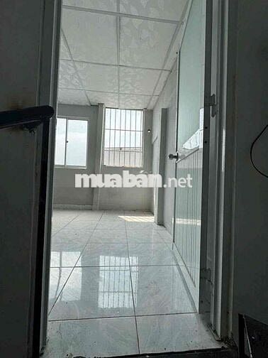 Nhà 2 lầu, điện nước đều giá chính thức chỉ 3tr2