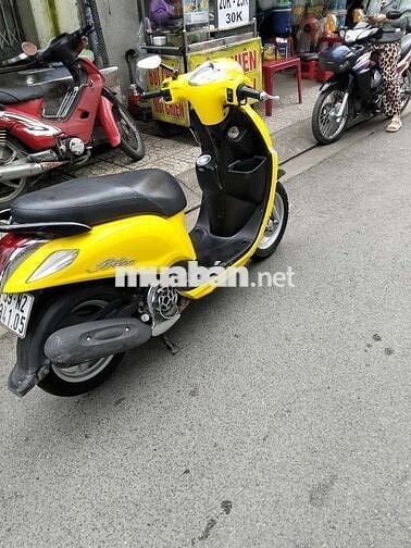 Xe máy Yamaha Nozza màu vàng, số tự động