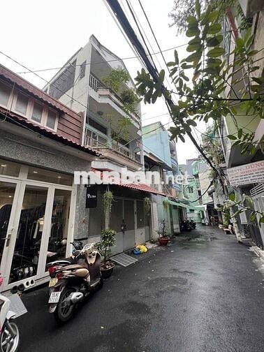 Nhà hêm xe tải khu VIPQ3 giá quá rẻ. Sổ hồng riêng