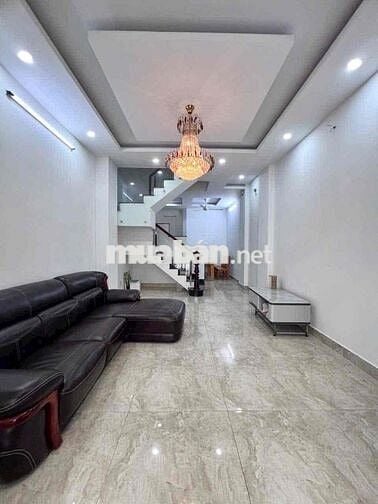 Nhà Full Nội Thất 3 pn Ngay Ubp Thạnh Xuân