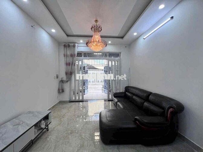 Nhà Full Nội Thất 3 pn Ngay Ubp Thạnh Xuân