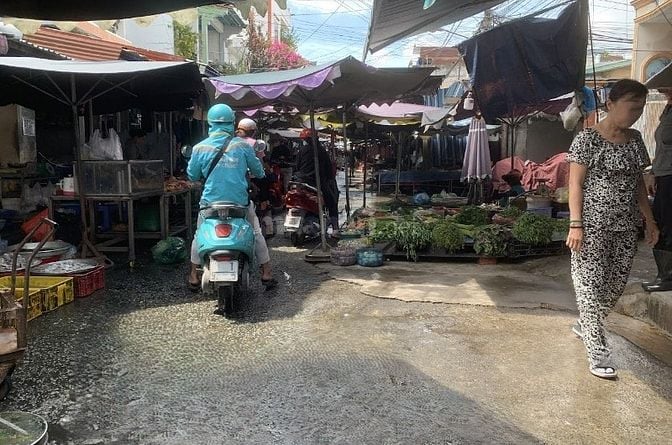 Nhà MT Nguyễn Dữ ngay Chợ Tân Hương vị trí KD đông đúc suốt ngày 