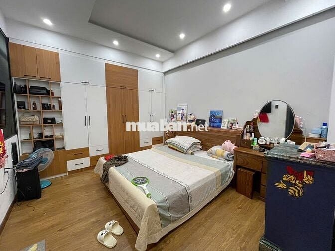 NHÀ ĐẸP BẢO LỘC 3 PHÒNG NGỦ (6MX28M) SẴN THỔ CƯ - FULL NỘI THẤT