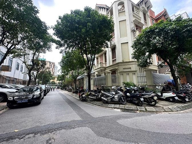 Cho thuê biệt thự Dương Đình Nghê, Cầu Giấy, 95m2*4 tầng, 48 triệu