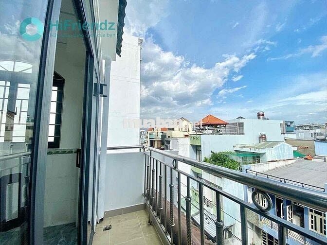 PHÒNG SẴN MÁY LẠNH KỆ BẾP BAN CÔNG RỘNG, NGAY CẦU CHỮ Y, Ở 2-3NG