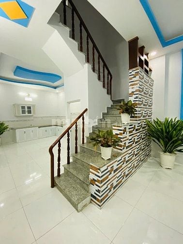 Bán nhanh căn nhà 4,5x14 tặng full nội thất gần 200triệu gần sân bóng