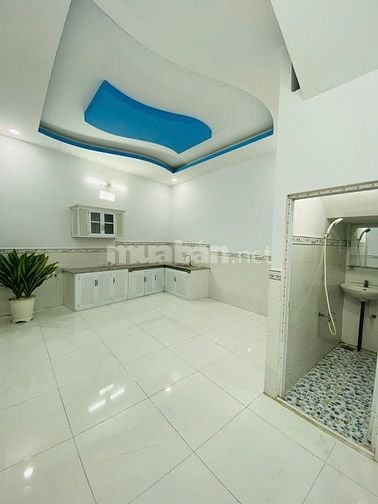 Bán nhanh căn nhà 4,5x14 tặng full nội thất gần 200triệu gần sân bóng