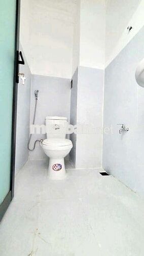 Pass phòng đẹp, có ban công, cửa sổ trời.