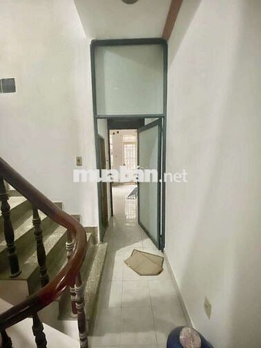 Pass phòng đẹp, có ban công, cửa sổ trời.