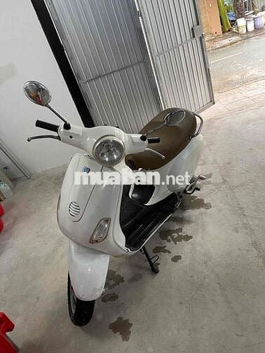 Cần pass lại Vespa màu trắng