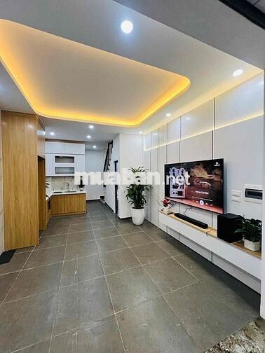 Nhà đẹp đón Tết - Cạnh Hoàng Quốc Việt - 40m2,6 tầng thang máy 11.4tỷ