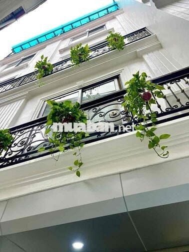 Nhà đẹp đón Tết - Cạnh Hoàng Quốc Việt - 40m2,6 tầng thang máy 11.4tỷ